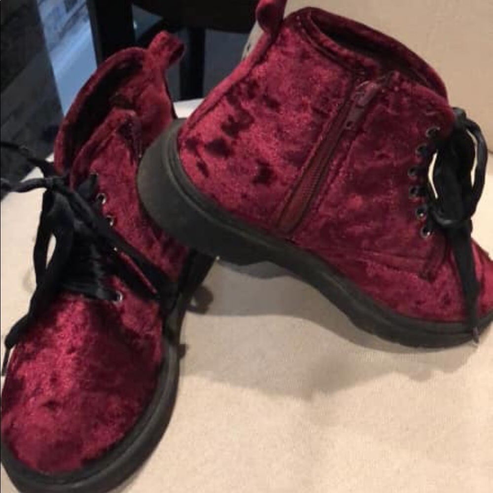 Girls boots